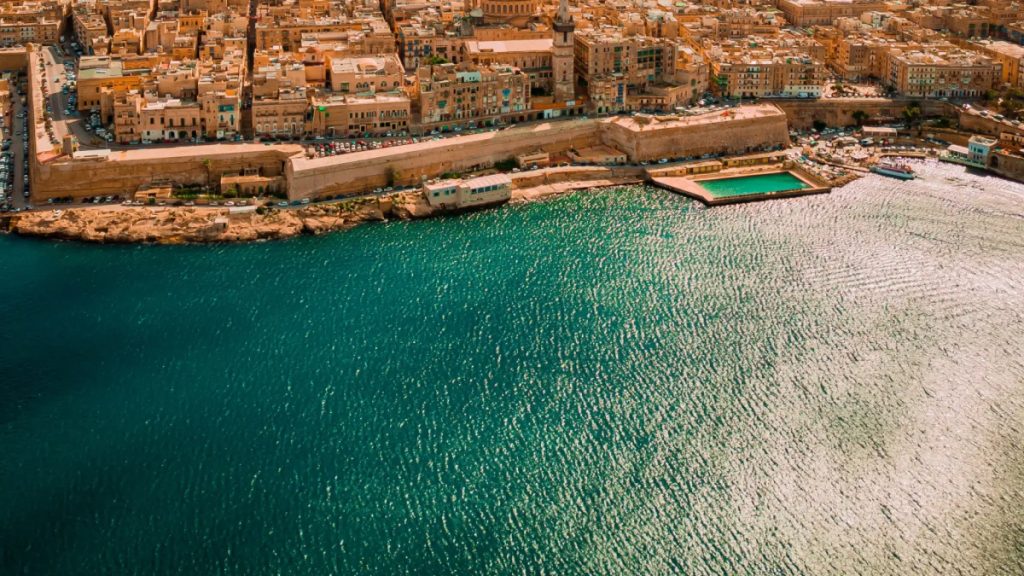 Building an insightful online space for a capital advisory firm